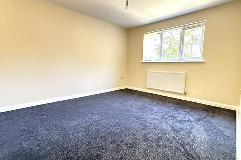 2 bedroom flat to rent, Kings Close, Birmingham B30