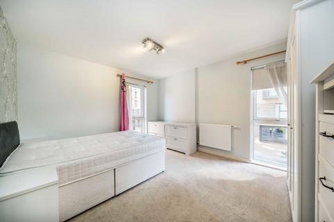 2 bedroom flat for sale, Shearwater Drive, London NW9