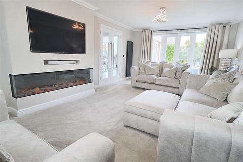 30 Bentley Drive, Lowestoft, NR32 4WA