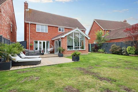 30 Bentley Drive, Lowestoft, NR32 4WA