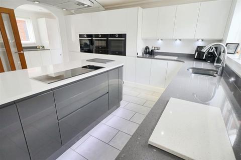 30 Bentley Drive, Lowestoft, NR32 4WA