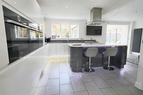 30 Bentley Drive, Lowestoft, NR32 4WA