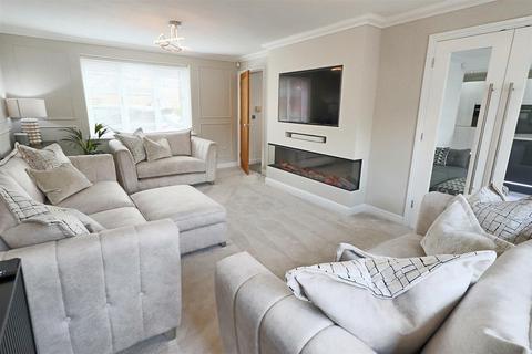 30 Bentley Drive, Lowestoft, NR32 4WA