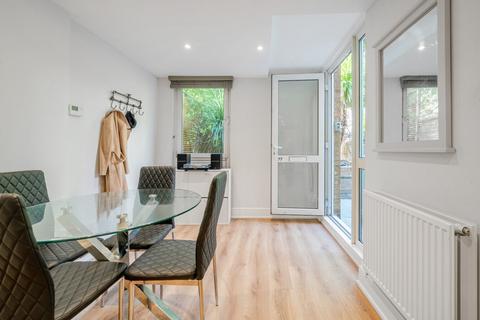 77 Walham Green Court, London, SW6 2DQ