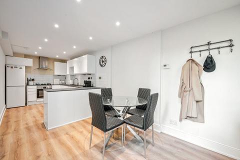 77 Walham Green Court, London, SW6 2DQ