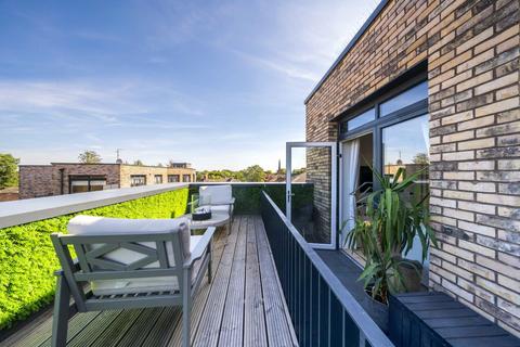 undefined, Ballards Lane, London N3