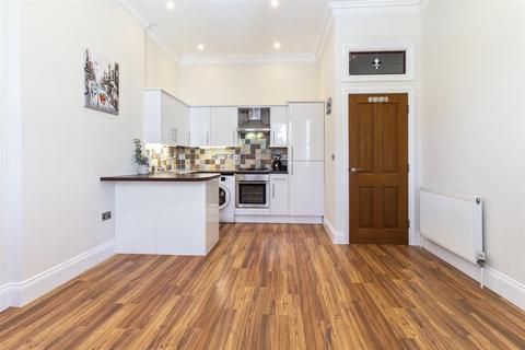 2 bedroom flat for sale, Winchester Road, Worthing
