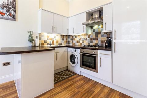 2 bedroom flat for sale, Winchester Road, Worthing