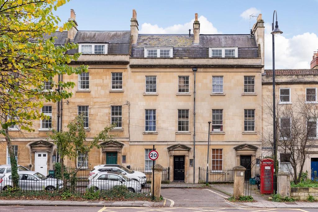 Flat 3, 2 Kensington Place, Bath, BA1 6 AW-11.jpg