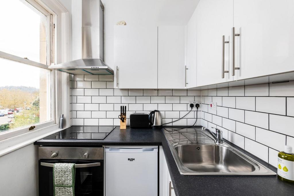 Flat 3, 2 Kensington Place, Bath, BA1 6 AW-5.jpg