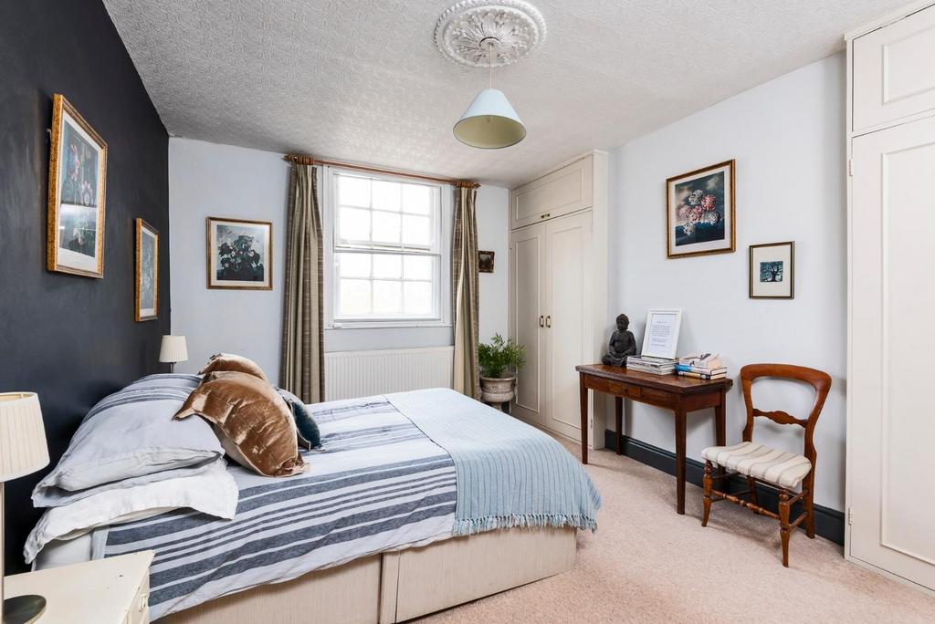 Flat 3, 2 Kensington Place, Bath, BA1 6 AW-8.jpg