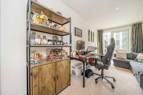 2 bedroom flat for sale, Juniper Drive, London SW18