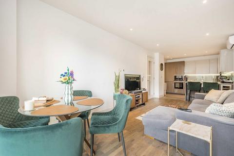 2 bedroom flat for sale, Juniper Drive, London SW18