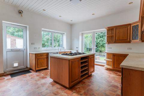 3 bedroom bungalow for sale, Woodroyd Gardens, Horley, Surrey, RH6