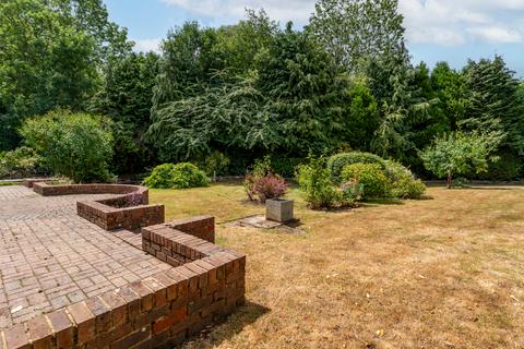 3 bedroom bungalow for sale, Woodroyd Gardens, Horley, Surrey, RH6