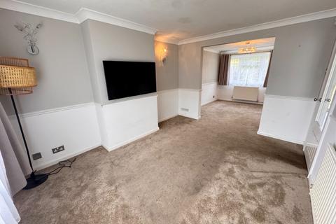 4 bedroom semi-detached house for sale, Wren Close, Luton