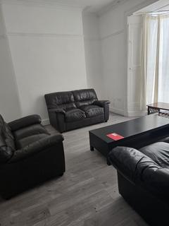 4 bedroom terraced house to rent, George Street, Swansea SA1