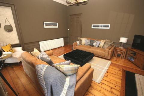 3 bedroom flat to rent, Atholl Place, West End, Edinburgh