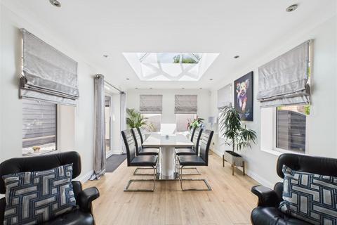 5 bedroom detached house for sale, Bartrams, Welton