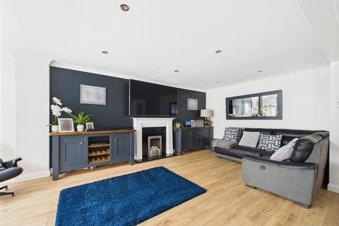 5 bedroom detached house for sale, Bartrams, Welton