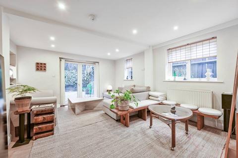 3 bedroom bungalow to rent, Davenport Road, Catford, London, SE6