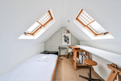3 bedroom bungalow to rent, Davenport Road, Catford, London, SE6