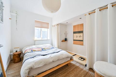 3 bedroom bungalow to rent, Davenport Road, Catford, London, SE6