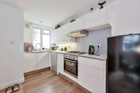 3 bedroom bungalow to rent, Davenport Road, Catford, London, SE6