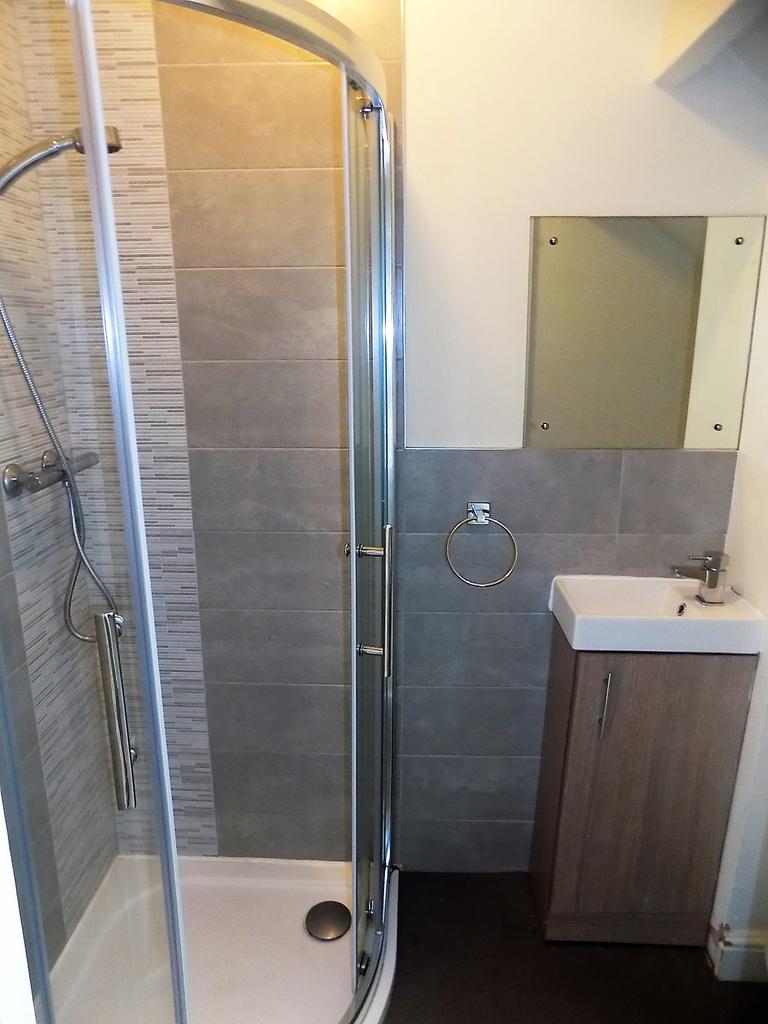 Room 4&#39;s Ensuite