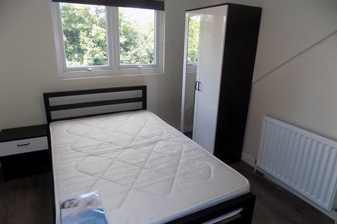 1 bedroom in a house share to rent, Queens Road, Sheffield S2