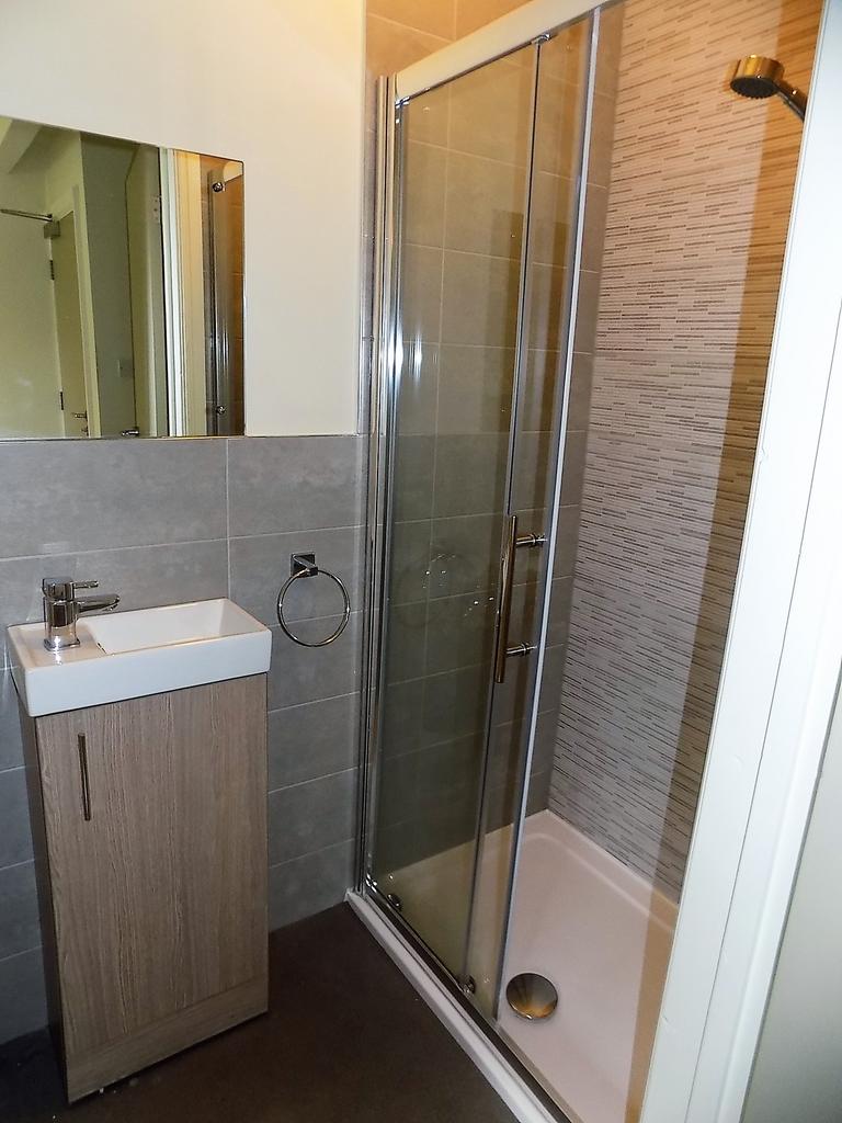 Room 5&#39;s Ensuite