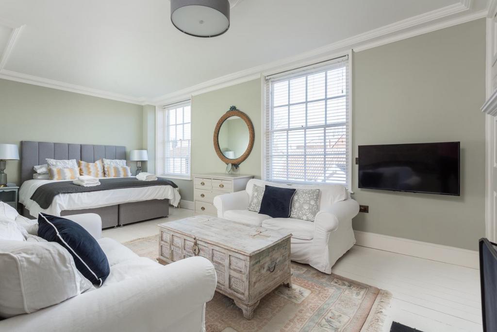 Main Bedroom