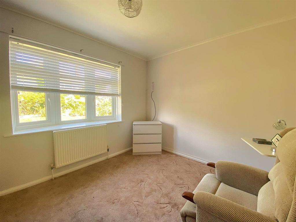 10 Claxton Rd - Bed2.jpg