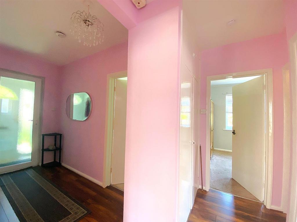 10 Claxton Rd - Hall.jpg