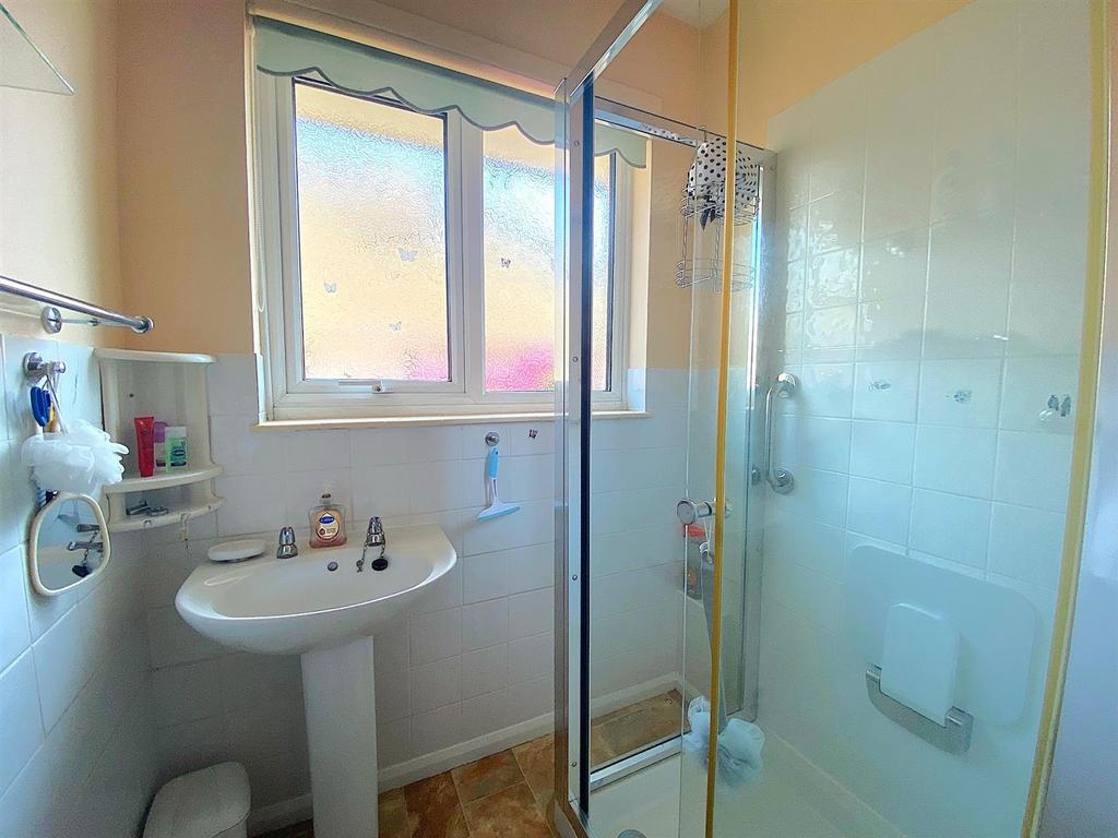 10 Claxton Rd - Shower.jpg