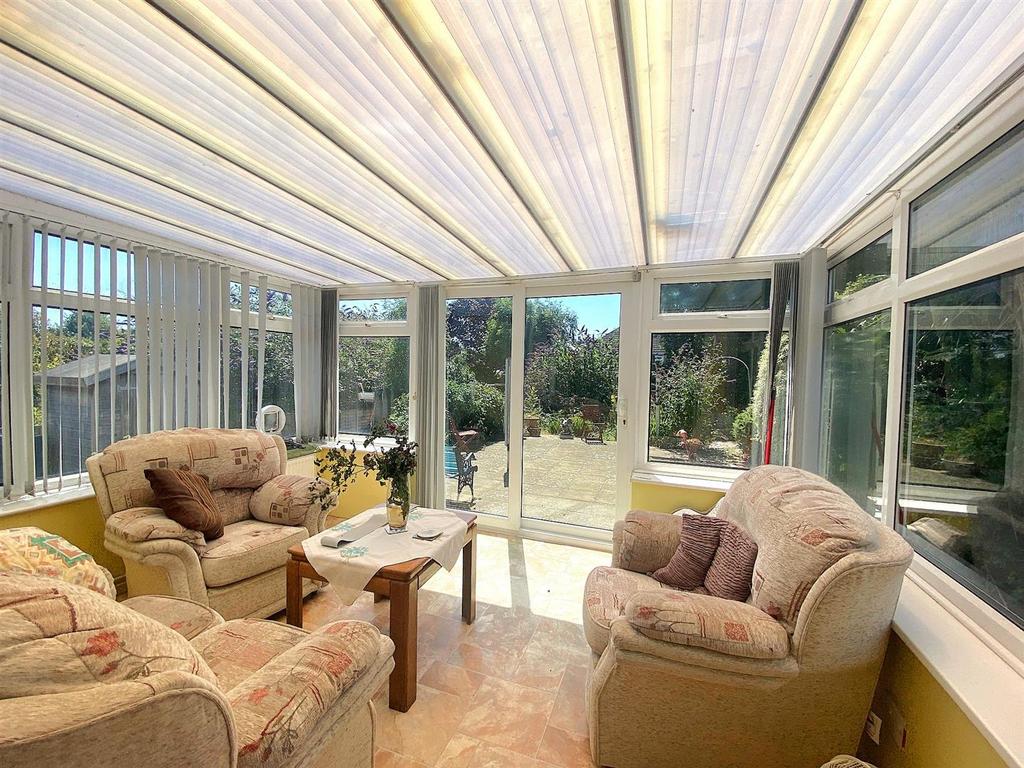 10 Claxton Rd - Conservatory.jpg