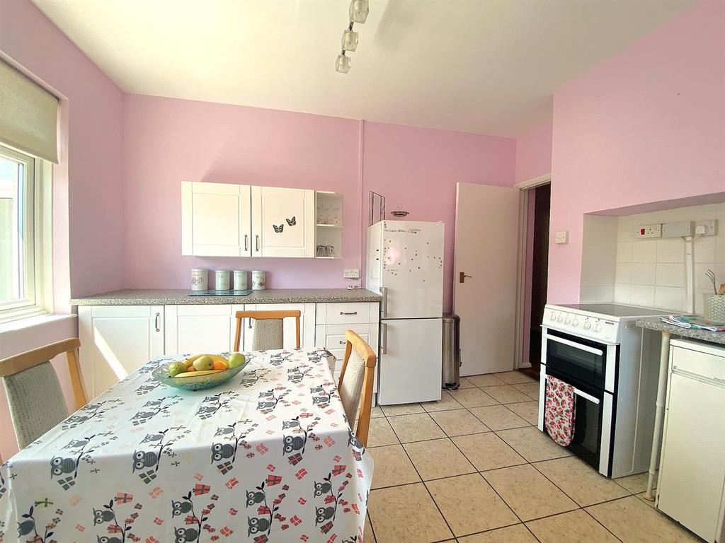 10 Claxton Rd - Kitchen2.jpg