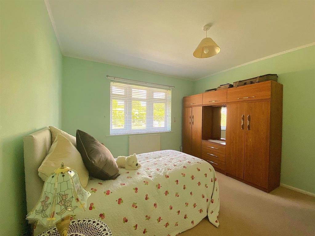 10 Claxton Rd - Bed3.jpg