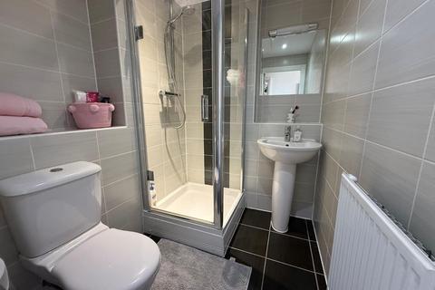 2 bedroom apartment for sale, High Street, Northampton NN5