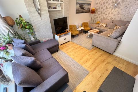 4 bedroom end of terrace house for sale, Swasedale Walk, Luton, Bedfordshire, LU3 2UT