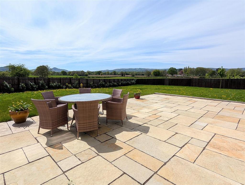 N Me1c W79m Eu3p Ol QMa AAiw.jpg