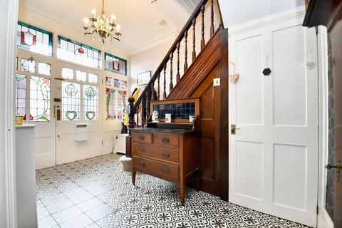 4 bedroom end of terrace house for sale, Acresfield Road, Salford, M6