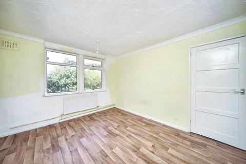 2 bedroom flat for sale, 49 Woodland Avenue, Burgess Hill, West Sussex, RH15 0PD