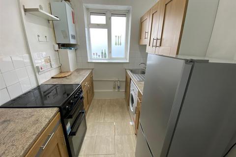 8a Five Elms Road, Dagenham, RM9 5TS