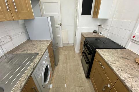 8a Five Elms Road, Dagenham, RM9 5TS