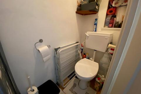 8a Five Elms Road, Dagenham, RM9 5TS