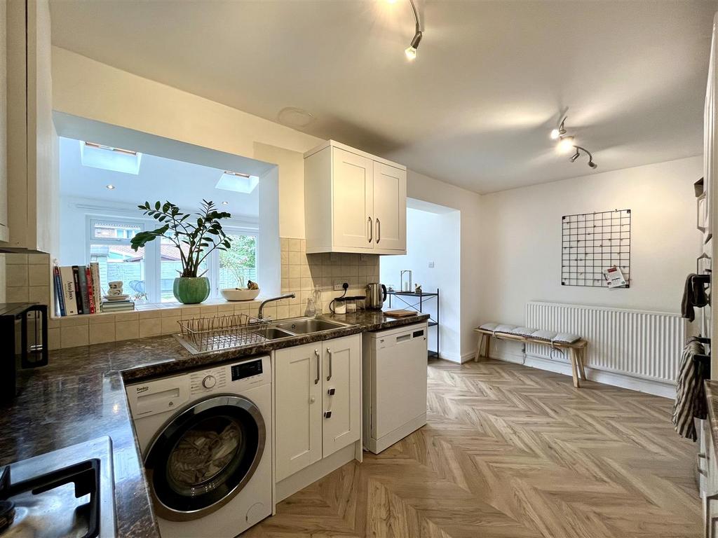 Kitchen Area Aspect 2