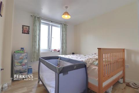 Northolt, UB5