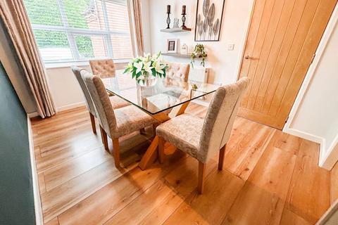 2 bedroom semi-detached house for sale, Cooknell Drive, Stourbridge DY8