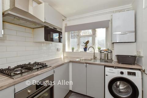 12 Hatch Grove, Romford, RM6 5JR